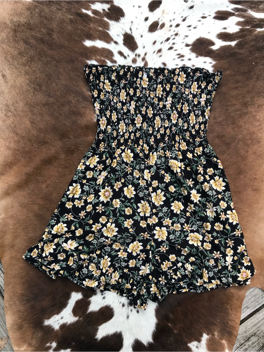 Angie Floral Smocked Romper Sz M - Picture 2 of 5